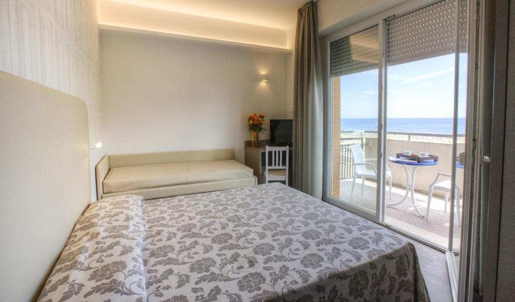 Hotel 2000 Rimini Exteriör bild