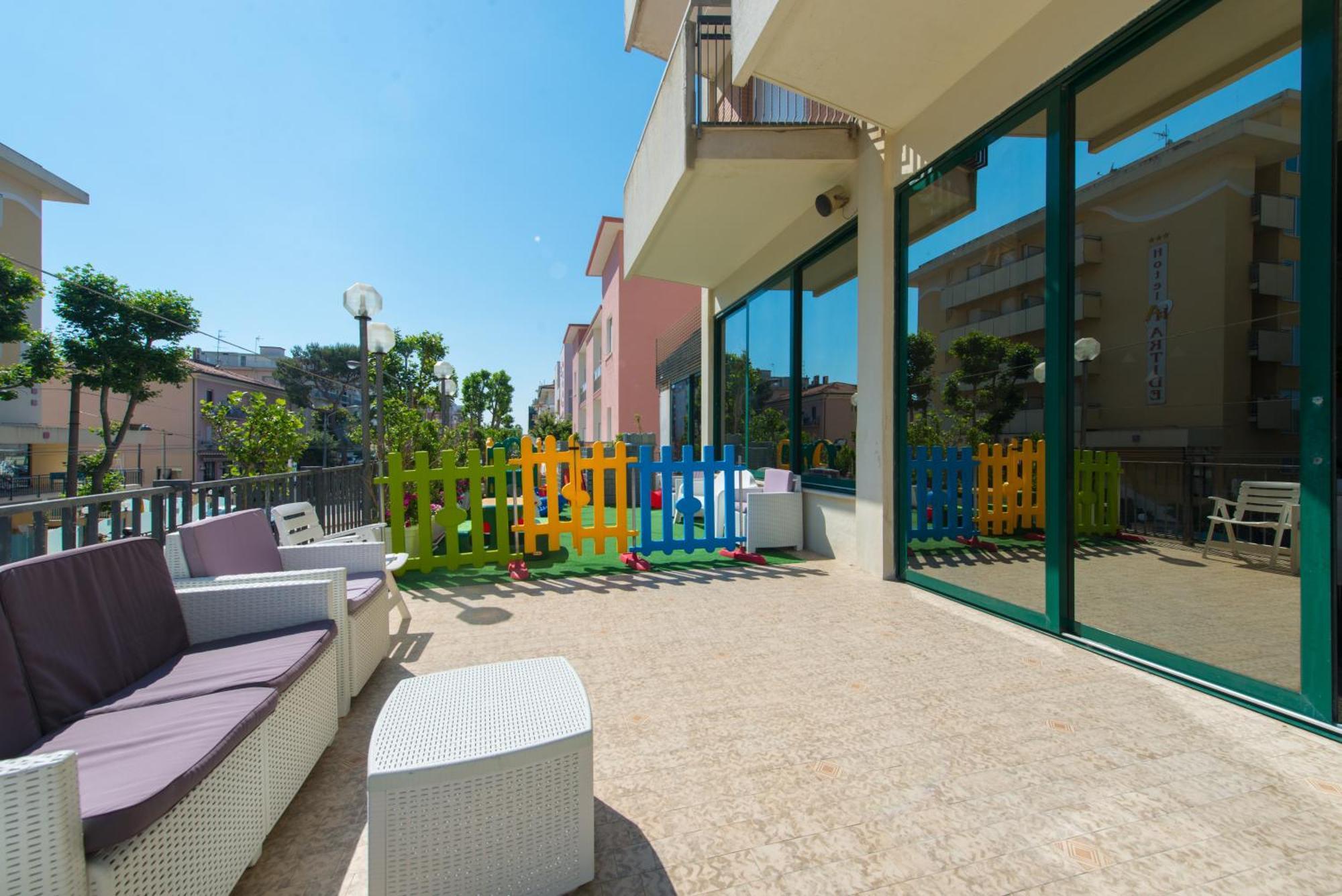 Hotel 2000 Rimini Exteriör bild