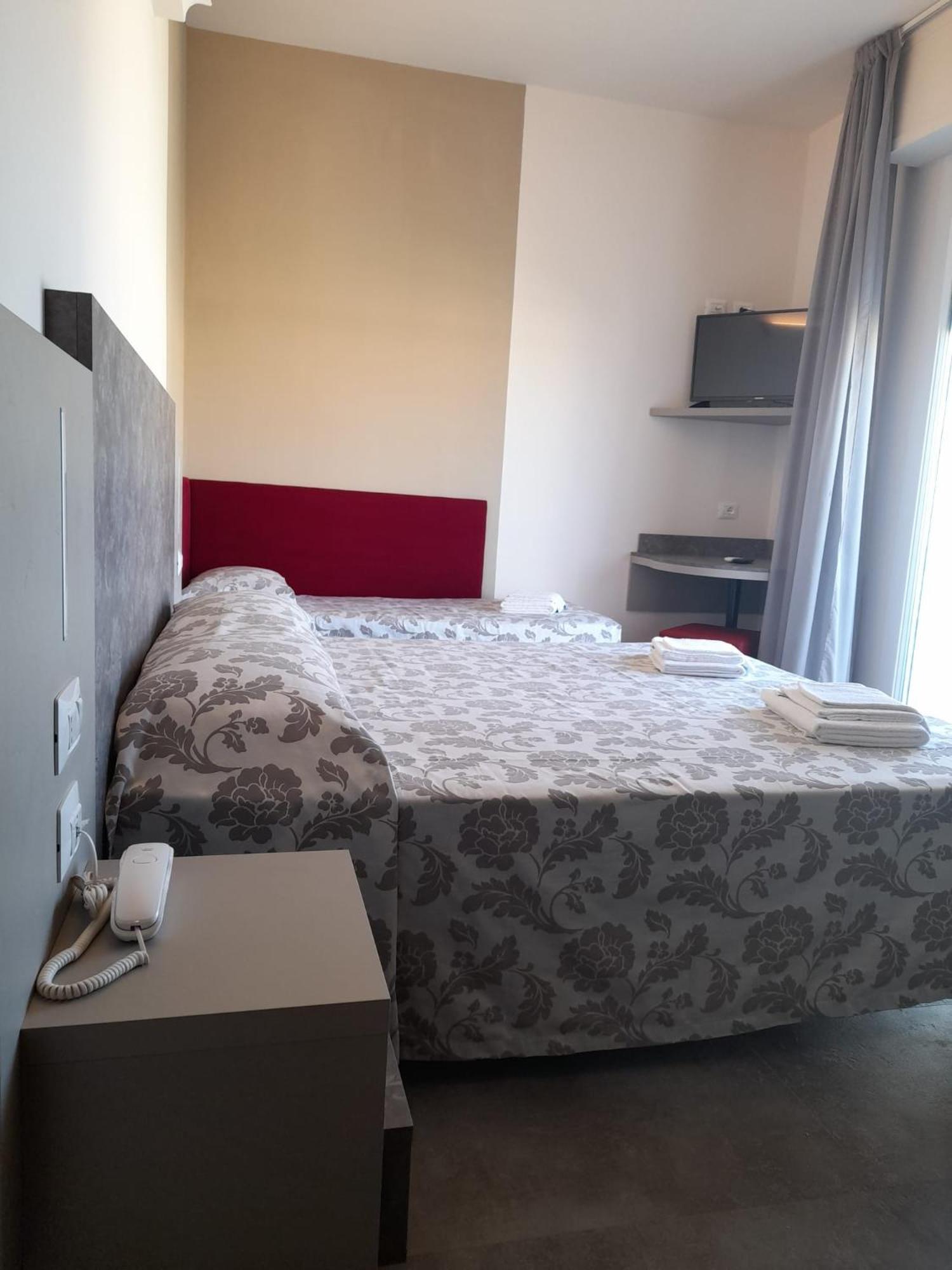 Hotel 2000 Rimini Exteriör bild