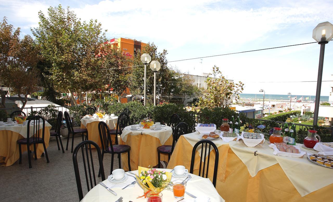 Hotel 2000 Rimini Exteriör bild