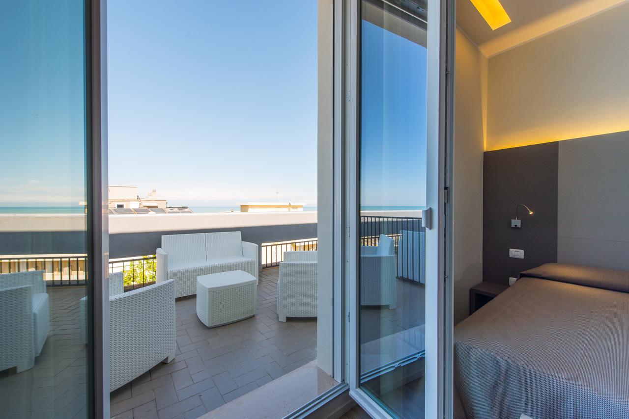 Hotel 2000 Rimini Exteriör bild