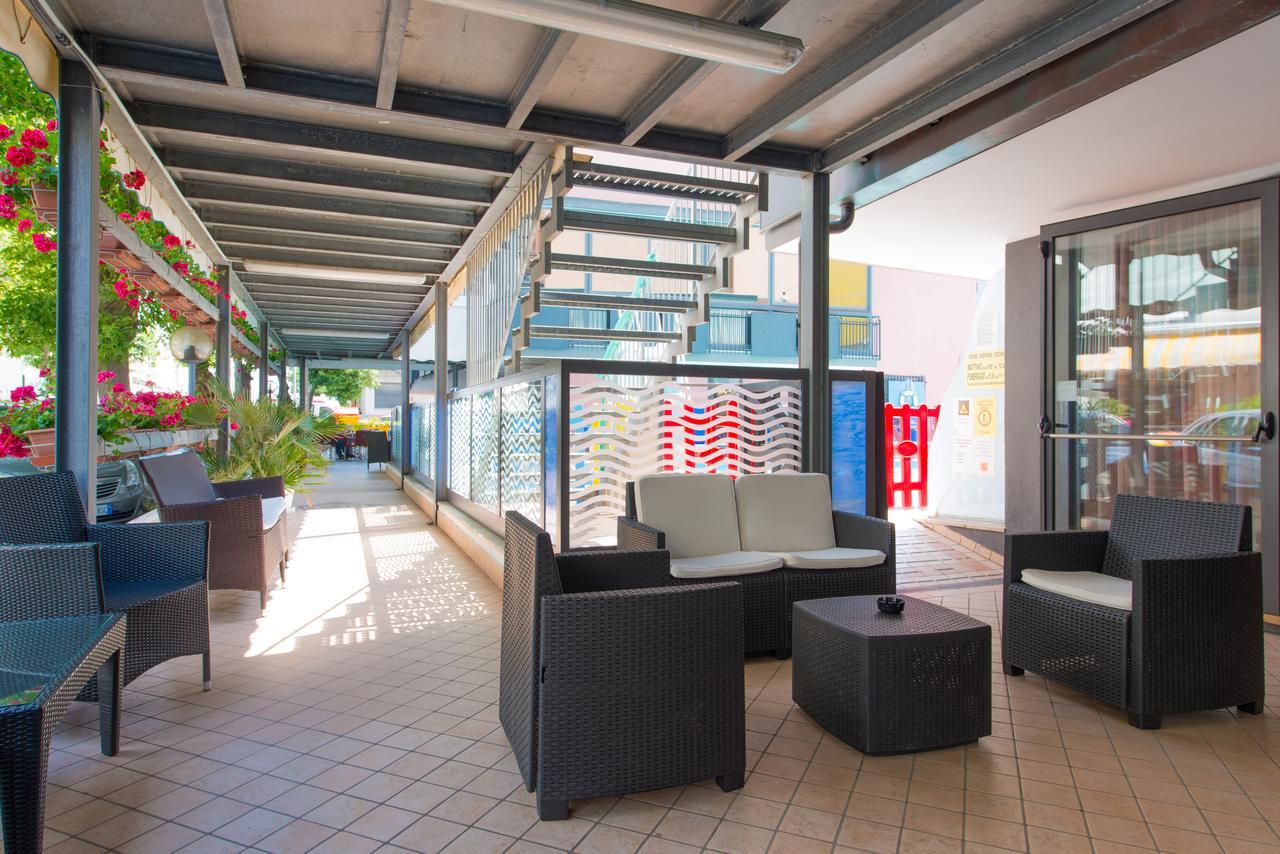 Hotel 2000 Rimini Exteriör bild